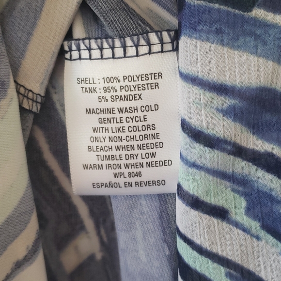 JM Collection Large Abstract Top Petite Large - Picture 7 of 7